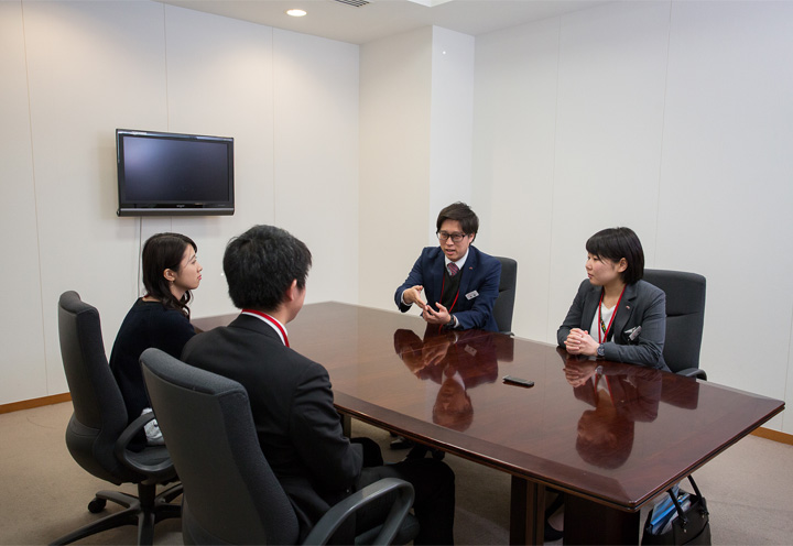 「若手社員に聞いてみました〜私たちがズバリお答えします！」